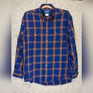 Men's Wrangler long sleeve button up size Medium